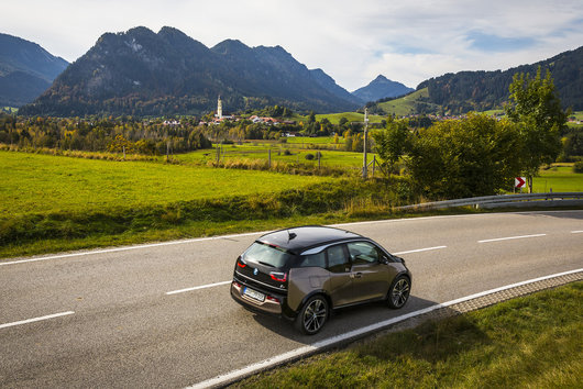 E-Auto an der Alpenstraße